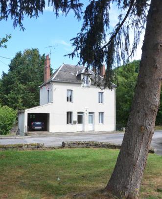 Chambon-sur-Voueize Apartment | AU BORD DE L'EAU studio 1