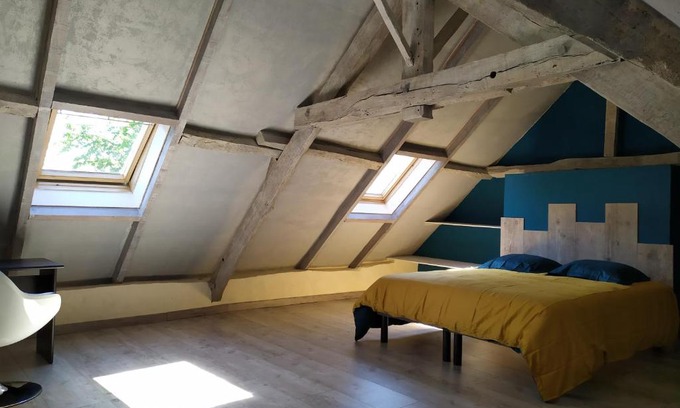 Ambrieres-les-Vallees House | Au bout de la marais