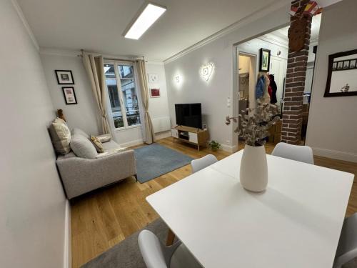 Ternes Apartment | Au coeur du marché Poncelet et à 2 pas de l'Arc de Triomphe - appartement 6 personnes et 1 bébé, sdb, 2 WC