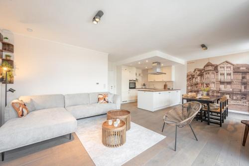 De Haan Apartment | Au Louvre De Haan