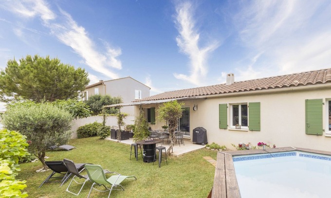 Chateaurenard Villa | Au Pied des Tours - on walking distance from Chateaurenard.