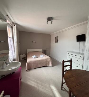 Cherisy Hotel | Auberge Cherisy