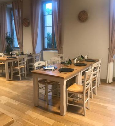 Saint-Sulpice-le-Dunois Hotel | Auberge de la fontaine aux loups