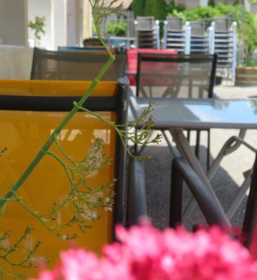 Revest-des-Brousses Hotel | Auberge de la petite casserole