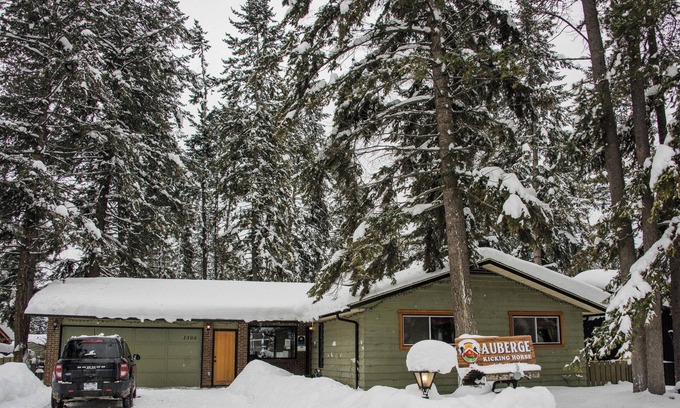 Golden House | Auberge Kicking Horse Guest House