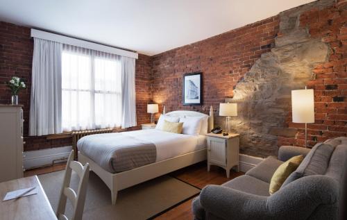 Lower Town Hotel | Auberge Saint-Pierre