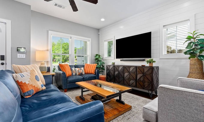 Auburn House | Auburn Campus 1.2 Mi. Park at Home Free Golf - Tennis Easy Drive