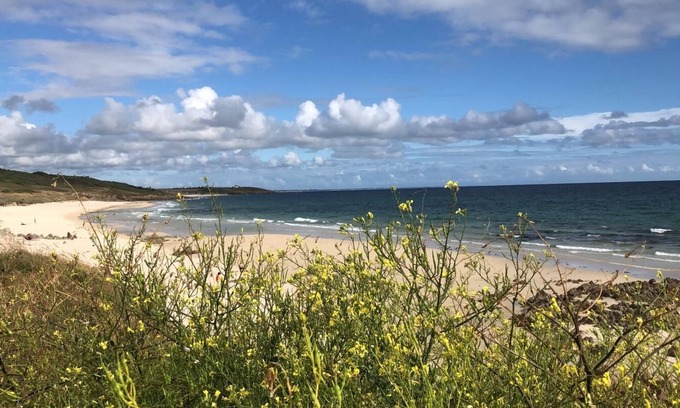 Plouhinec House | Audierne/Plouhinec: 1 km from the sea, in a private setting.