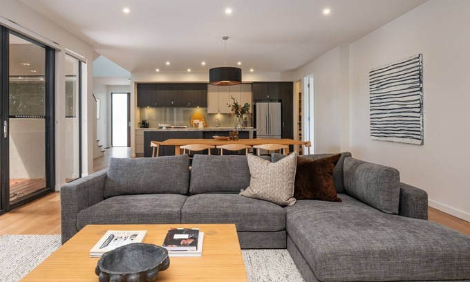 Sandringham House | Aura Family Home by the Bay