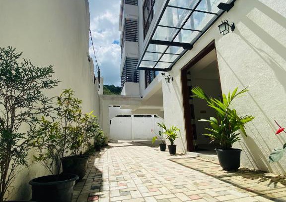 Tennekumbura Hotel | Aurelia inn
