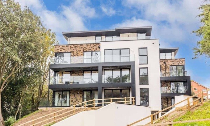 Poole Apartment | Aurora South - Short Walk to Ashley Cross
