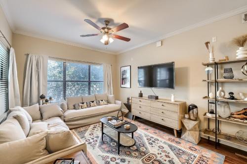 West Campus Apartment | Austin 4BR Townhome + Walk to West Campus
