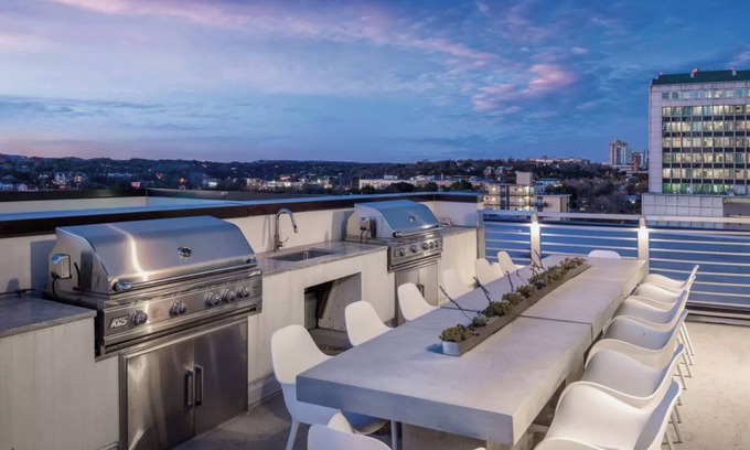 West End Condo | Austin Resort 2br Suite Friday Check-In