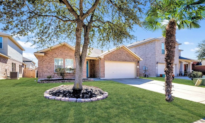 Round Rock House | Austin Suburban Bright & Spacious 1-Story Home