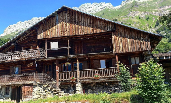 La Giettaz Ski Chalet | Authentic 19th century chalet