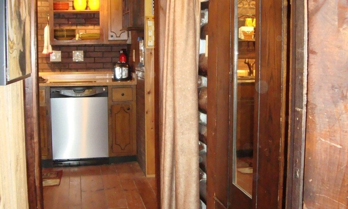 Hendersonville Cabin | Authentic Log Cabin. Beautiful authentic log cabin