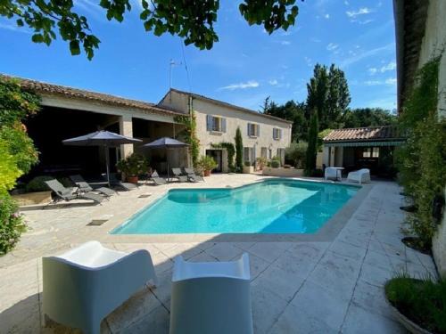 Senas House | authentic provencal mas with pool, in the countryside of the village of sénas, close to the luberon and the alpilles, sleeps 8.