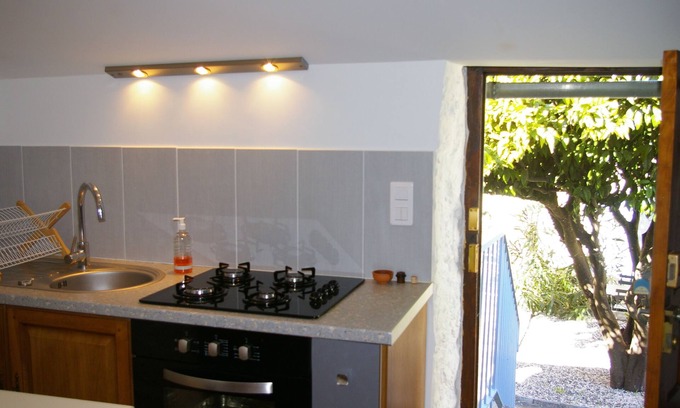 Pozzo House | Authentic stone sheepfold with garden