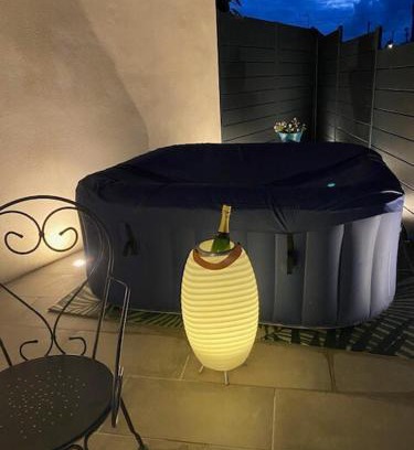 Prunay Apartment | Autour de la bulle