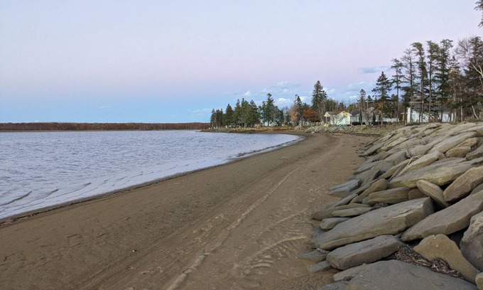 Sainte-Anne-de-Kent House | Autumn Beachfront Retreat - Coastal Calm & Comfort