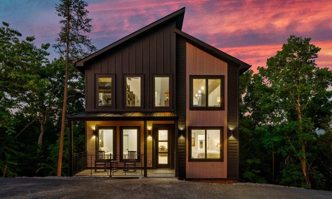 Sevierville Cabin | Autumn Cabin | Comfortable, Pool, Hot Tub + Games