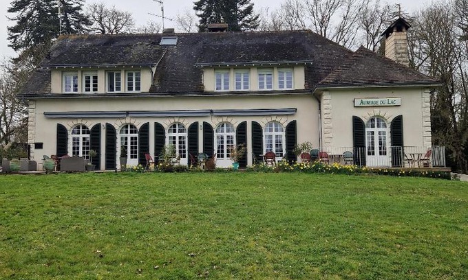 Mailhac-sur-Benaize Hotel | Aux Berges du Lac de Mondon