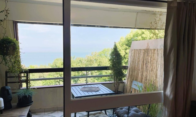 Trouville-sur-Mer Apartment | Aux Flots Bleus, avec balcon et vue sur mer