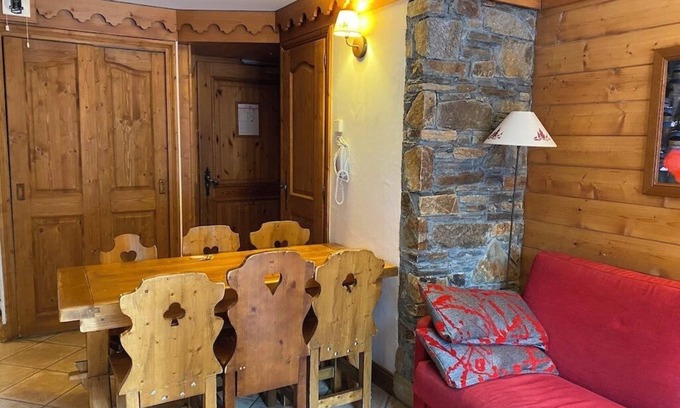 Reberty Apartment | AUX MENUIRES APARTMENT IN LUXURY RESIDENCE SLEEPS 6. 2 BEDROOMS.