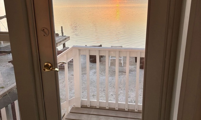 Breezeswept Beach Estates House | Avail -Jan Feb 2026 -Keys cottage, oceanfront, dock, private, fenced backyard