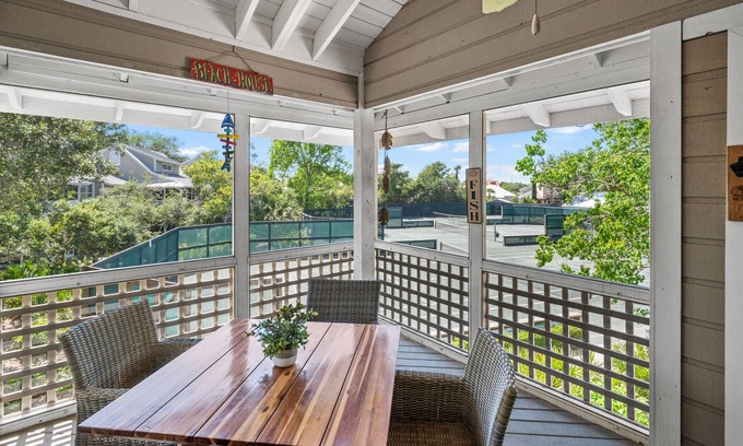 Miramar Beach Cottage | AVAIL JAN FEB 2026-contact owner! Beach, pools, tennis, pickleball, hot tub!