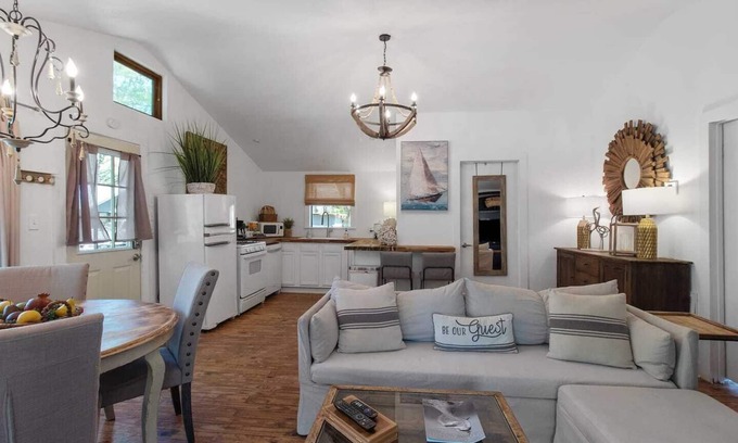 Shreveport Cabin | Avail this weekend, Lakefront, Kayaks