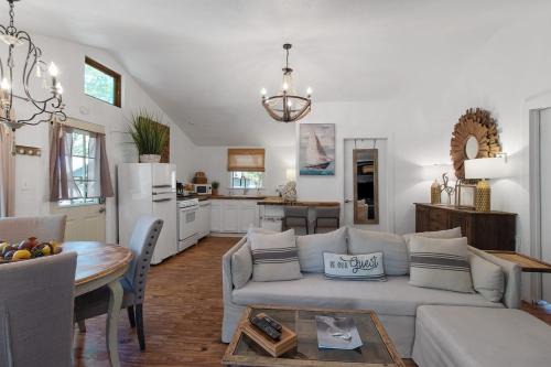 Shreveport House | Avail This Weekend, Lakefront, Kayaks