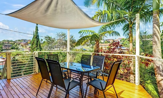 Nambucca Heads House | Avalon 2, Pet-friendly home featuring 2 bedrooms, a modern bathroom with spa bath