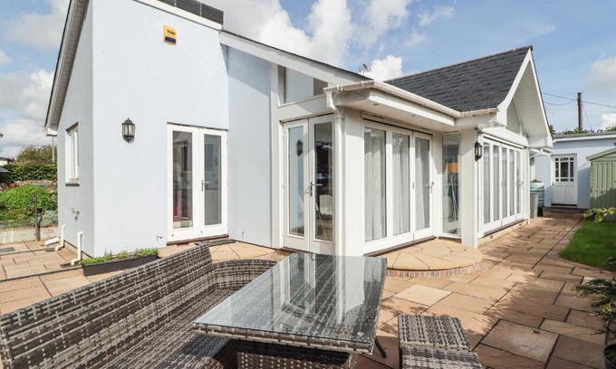 Pembroke House | Avalon