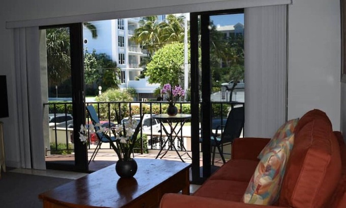 Hillsboro Beach Apartment | AVALON RESORT (BALCONY STUDIO C2)