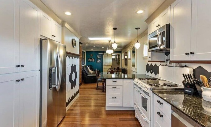 Liberty Wells House | Aviary Park & PickleBall Close By