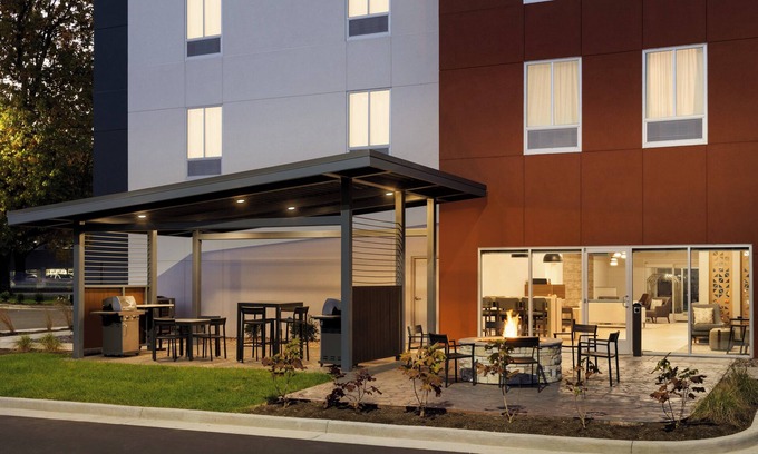 Oakdale Hotel | avid hotel Coralville Iowa City by IHG