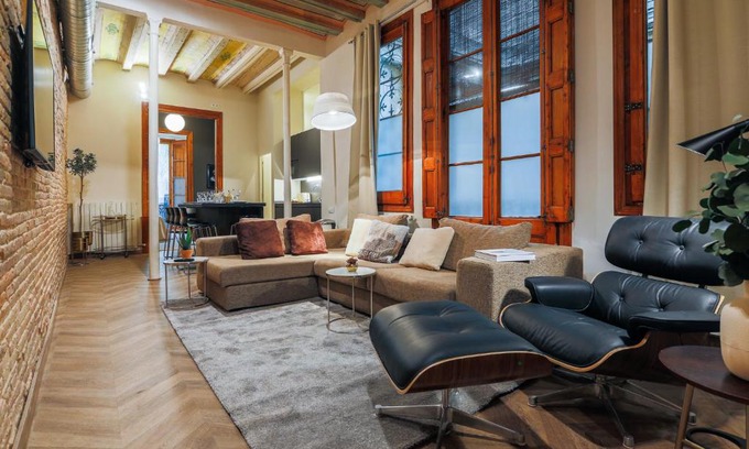 Gothic Quarter Apartment | Avinyo 2 Gotic · Spacious Loft in Gothic Quarter!