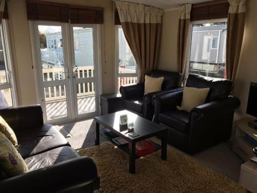 Tiddington House | Avon Caravan Park - Holiday Accommodation 2887