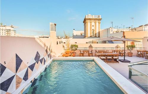 Old Town Apartment | Awesome Apartment In Cádiz With Kitchen