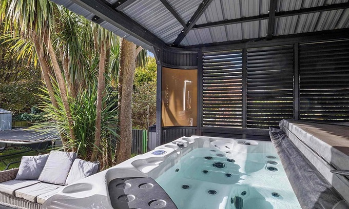 New Plymouth CBD House | Awesome Aubrey: Stylish City Retreat