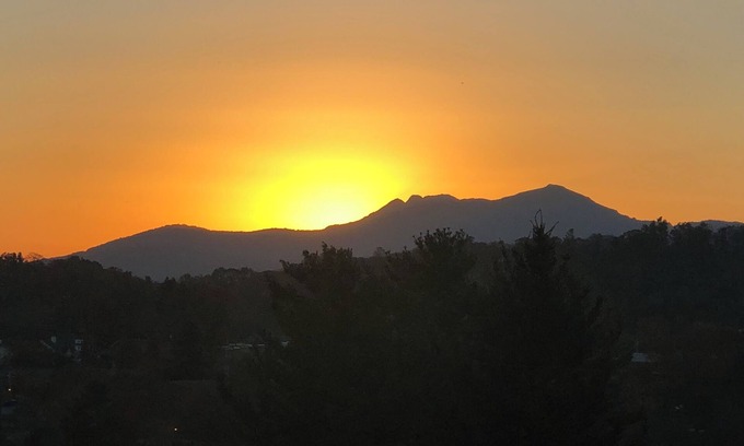 Blowing Rock Cottage | Awesome Blowing Rock and Grand Mountain View enjoying pvt. delightful cottage!