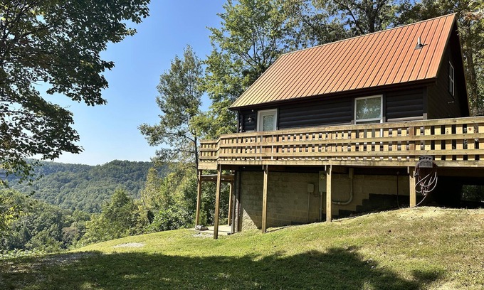 Rogers Cabin | Awesome cabin with a "Gorge"ous view from the hot tub at the Red with wi-fi