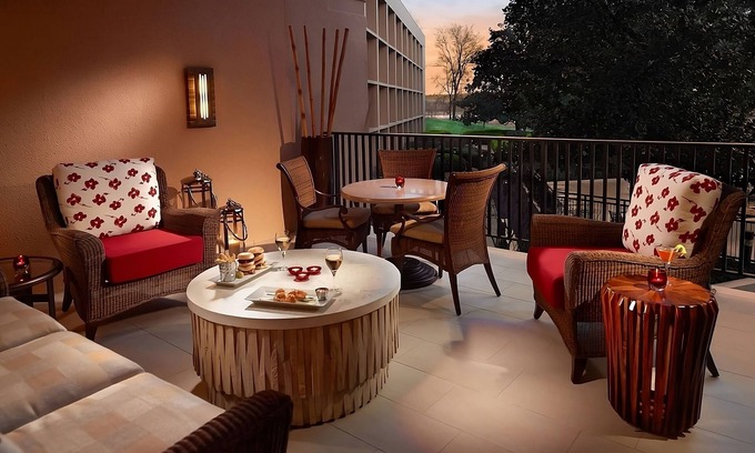 Nashville Hotel | Awesome Find! w/Roundtrip Airport Shuttle, Swimming Pool, Pets are Welcome!