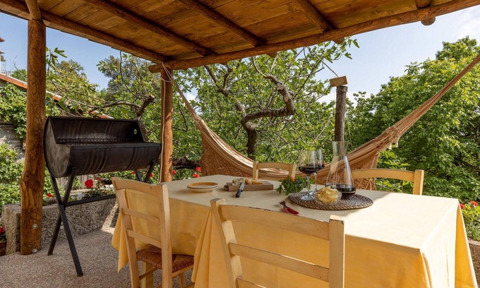 Macchino House | Awesome home in Macchino with kitchen