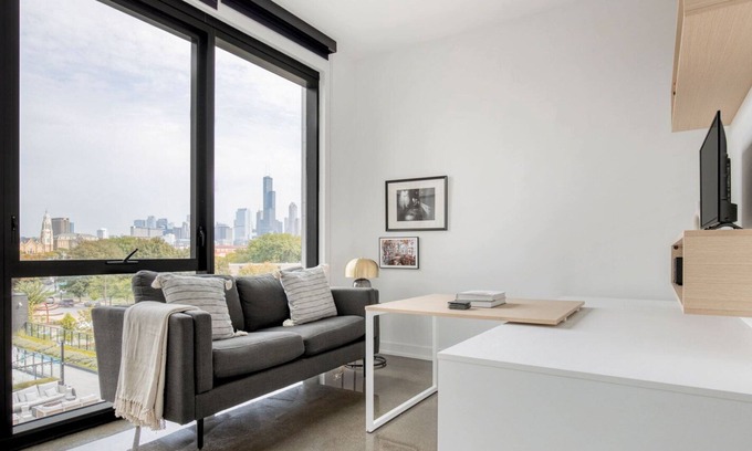 University Village / Little Italy Apartment | Awesome Pilsen Studio w/Rooftop, Dog Run & Gym, nr L, by Blueground