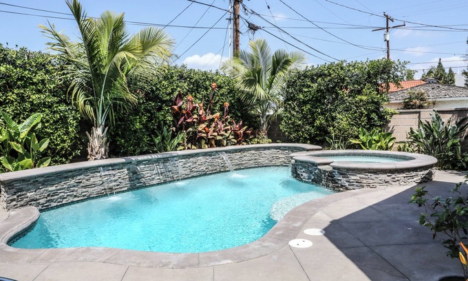 Hermosa Village House | Awesome Pool/Jac Home w/2 Ensuites, Walk2Disney