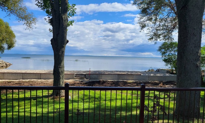 Abrams House | Awesome Waterfront Views, with all the comforts of home.