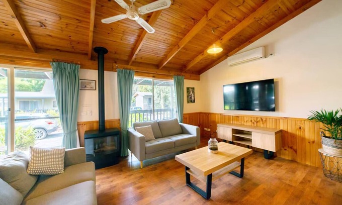 Halls Gap House | Awonga Cottages - Hakea 2Br