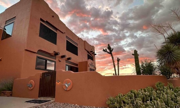 Clarkdale House | AZ Wildhorse Retreat Sedona 21mi, HotTub, Pergola, Firetable